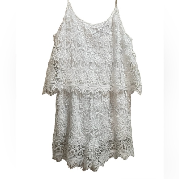 White lace Forever 21 Floral jumpsuit romper size medium summer - Picture 1 of 3